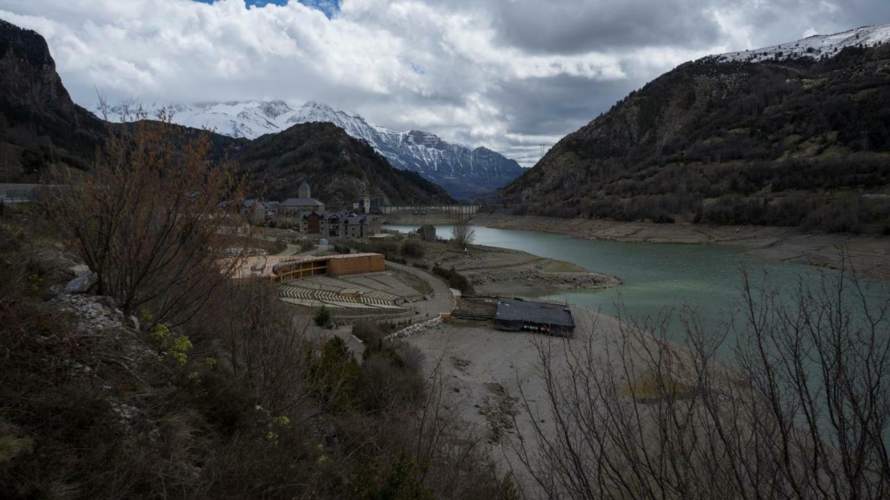 Appartamento Vistas Espectaculares, Wifi Y Parking El Pueyo de Jaca Esterno foto